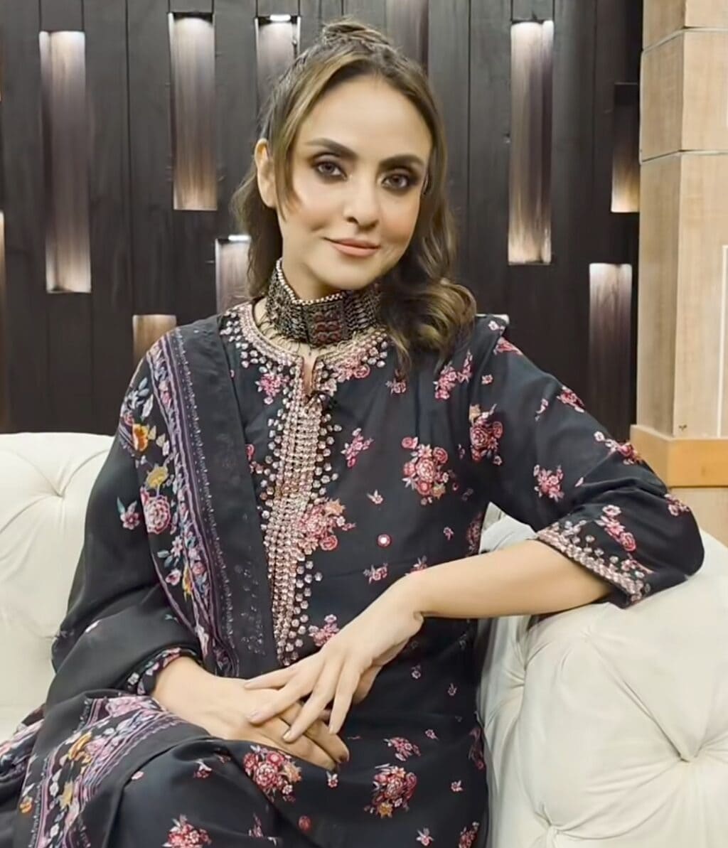 نادیہ خان نے صائمہ اکرم چوہدری پر جوابی وار کیا۔ نادیہ خان نے صائمہ اکرم چوہدری پر جوابی وار کیا۔