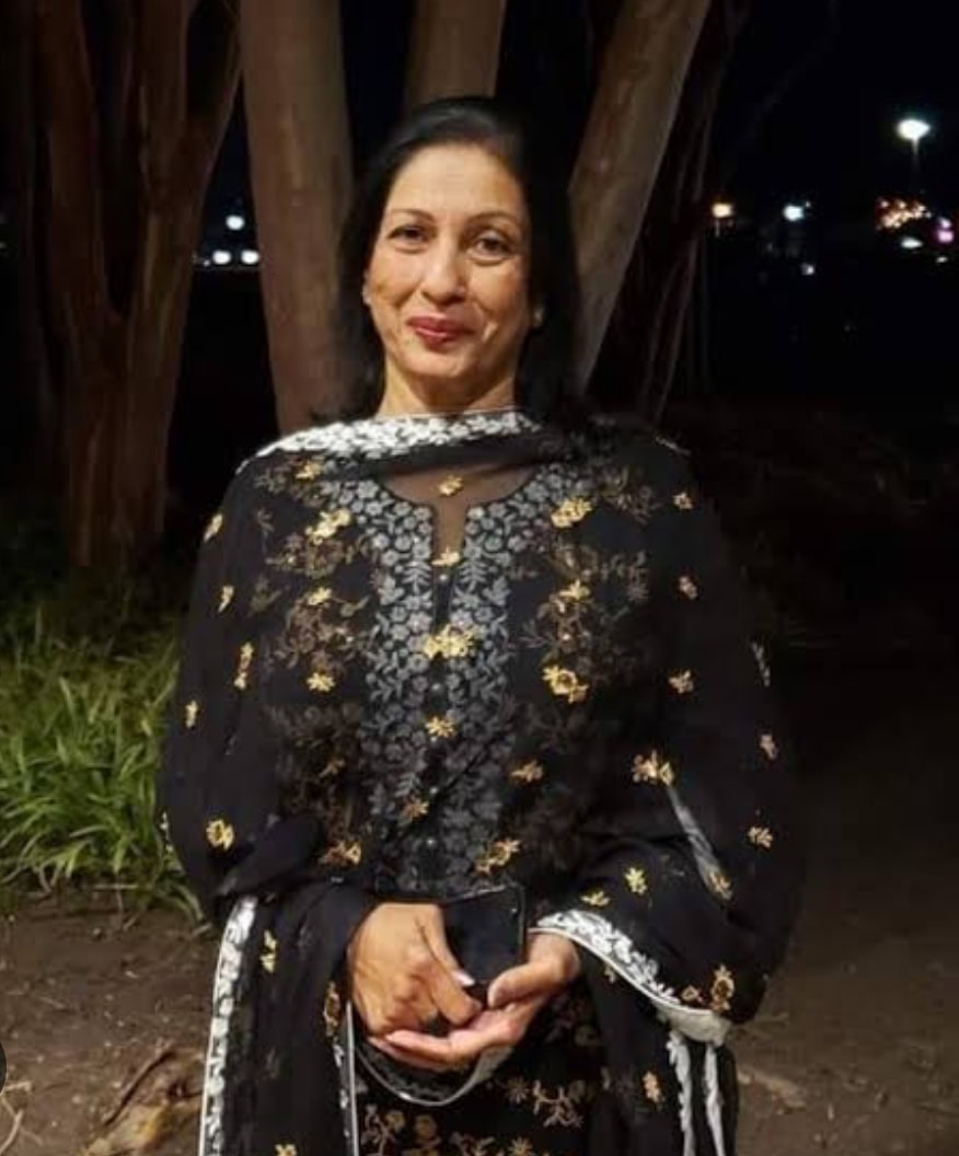 نیلوفر عباسی کا کہنا ہے کہ کاسمیٹک طریقہ کار انفرادیت کو مٹا دیتا ہے۔