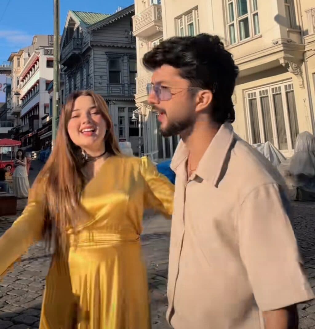 رابیکا خان کے حاملہ ہونے پر مداح پرجوش ہیں۔ رابیکا خان کے حاملہ ہونے پر مداح پرجوش ہیں۔