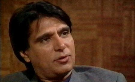 دھوپ کنارے میں راحت کاظمی