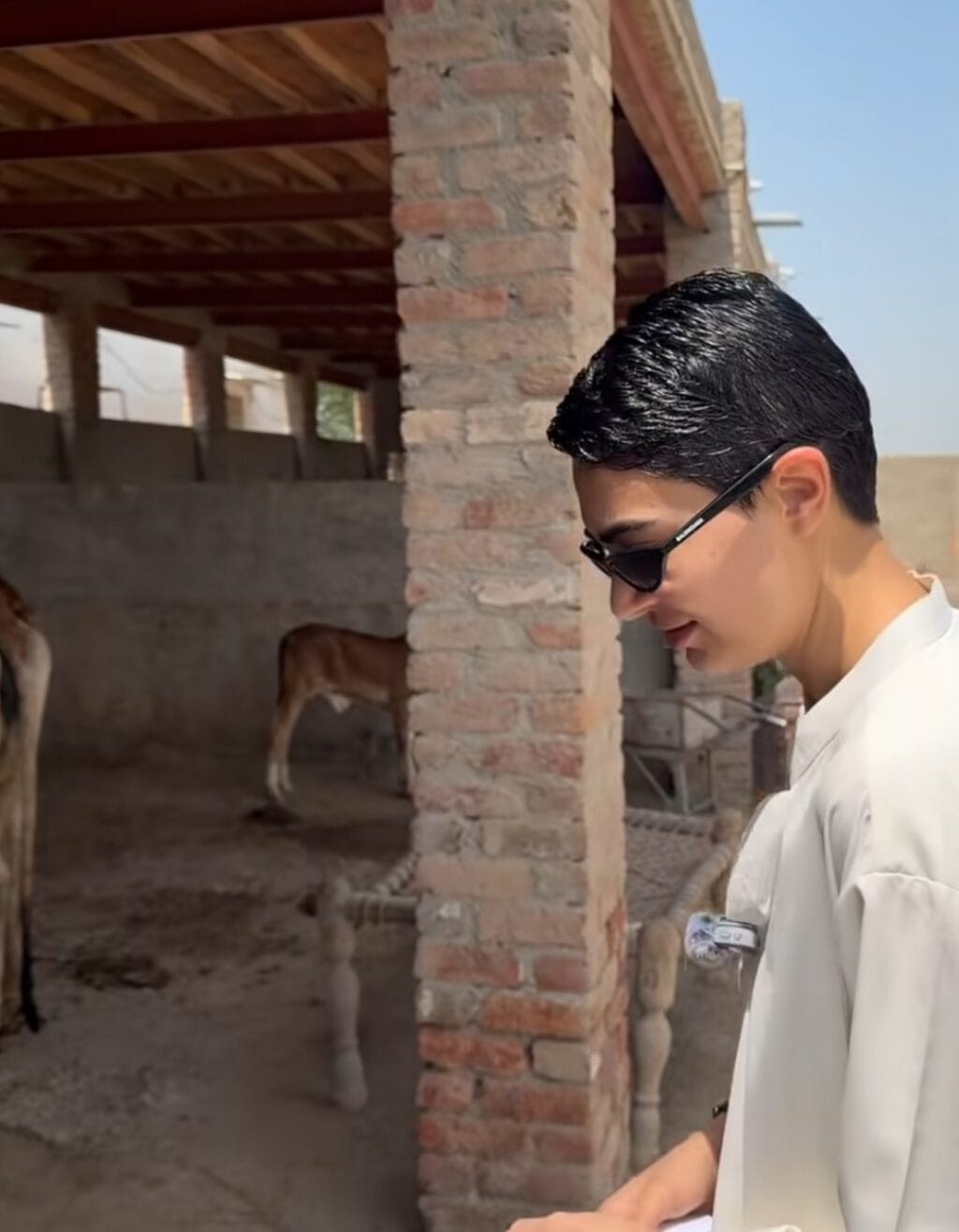 صحیفہ جبار خٹک کے مردانہ لباس پر شدید ردعمل سامنے آیا صحیفہ جبار خٹک کے مردانہ لباس پر شدید ردعمل سامنے آیا