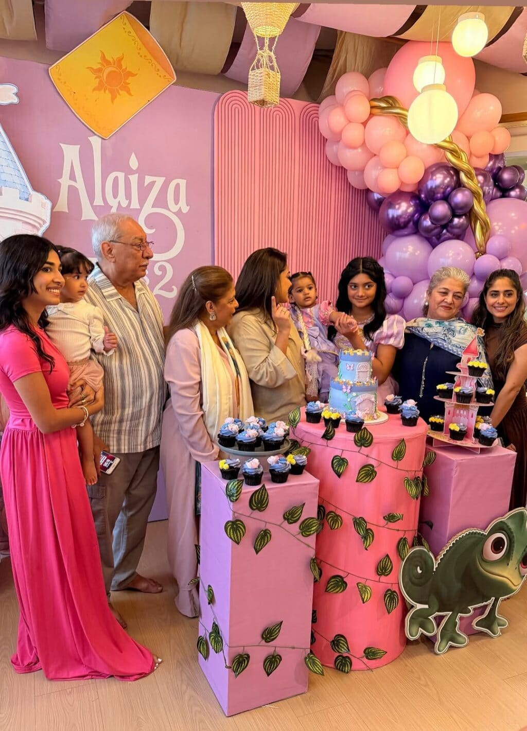 صنم جنگ بیٹی کی دوسری سالگرہ کی تقریبات صنم جنگ بیٹی کی دوسری سالگرہ کی تقریبات