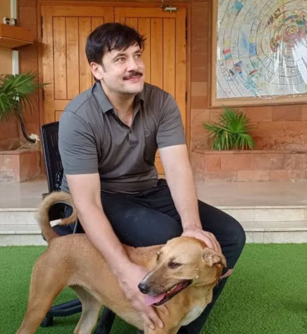 شہزاد نواز جذباتی ریمارکس کے بعد ٹیپو شریف کو تسلی دیتے ہیں۔