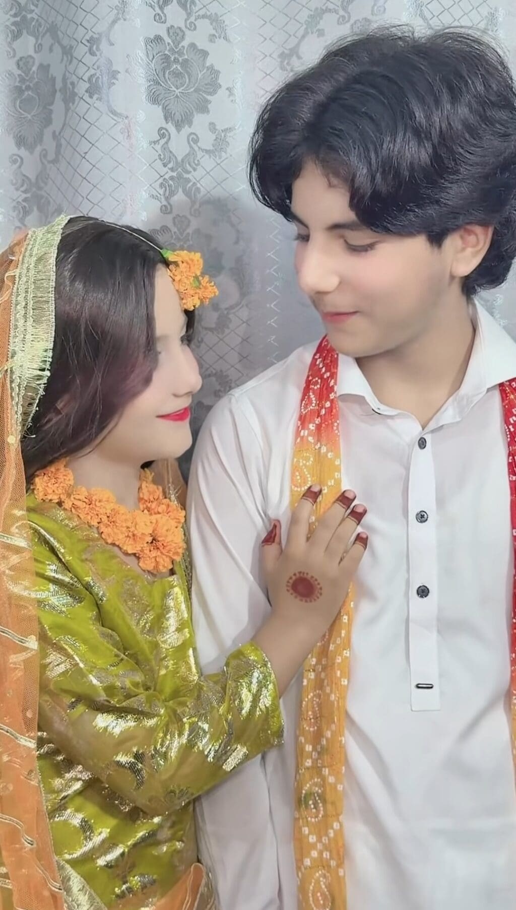 نوجوان ڈیجیٹل تخلیق کار اذان نکاح کے لمحات نوجوان ڈیجیٹل تخلیق کار اذان نکاح کے لمحات