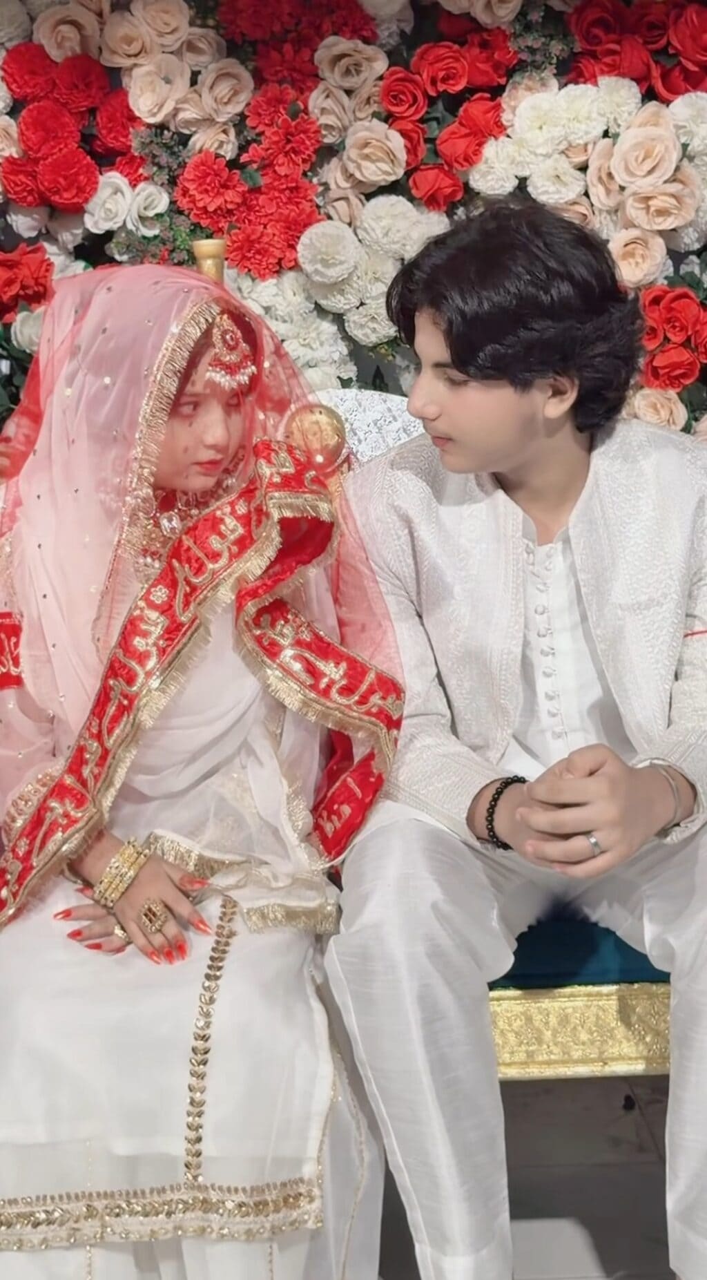نوجوان ڈیجیٹل تخلیق کار اذان نکاح کے لمحات نوجوان ڈیجیٹل تخلیق کار اذان نکاح کے لمحات