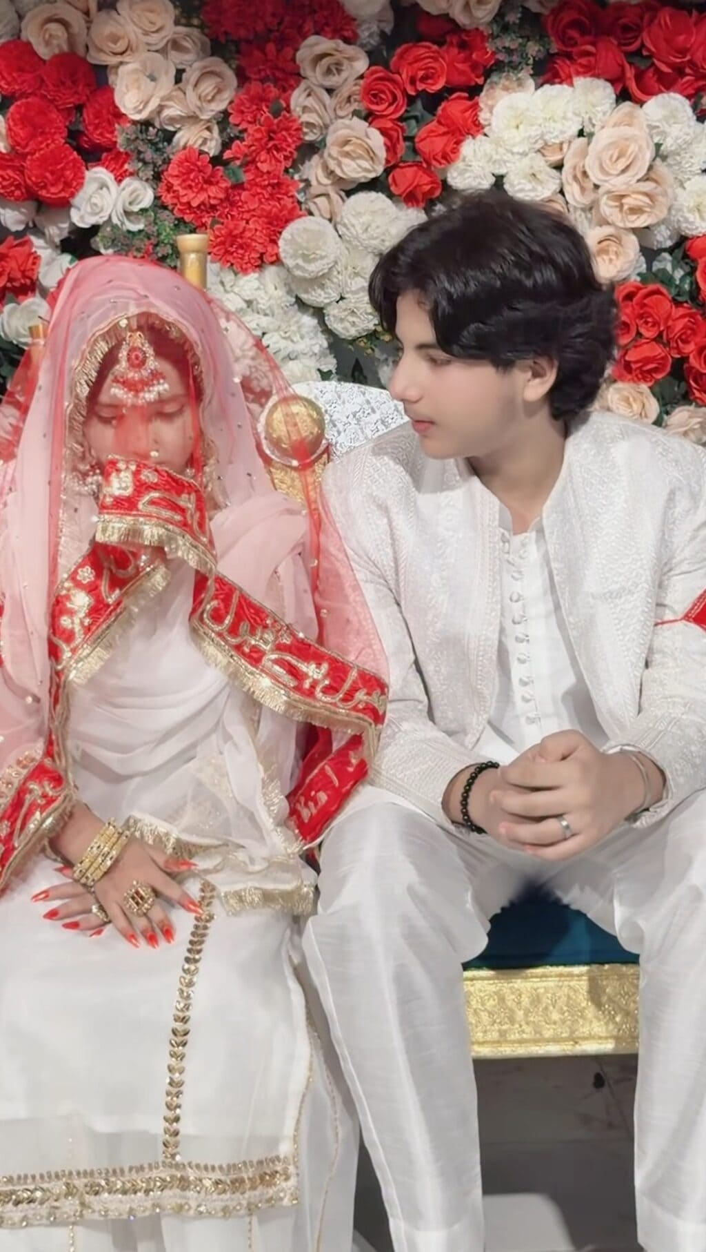 نوجوان ڈیجیٹل تخلیق کار اذان نکاح کے لمحات نوجوان ڈیجیٹل تخلیق کار اذان نکاح کے لمحات
