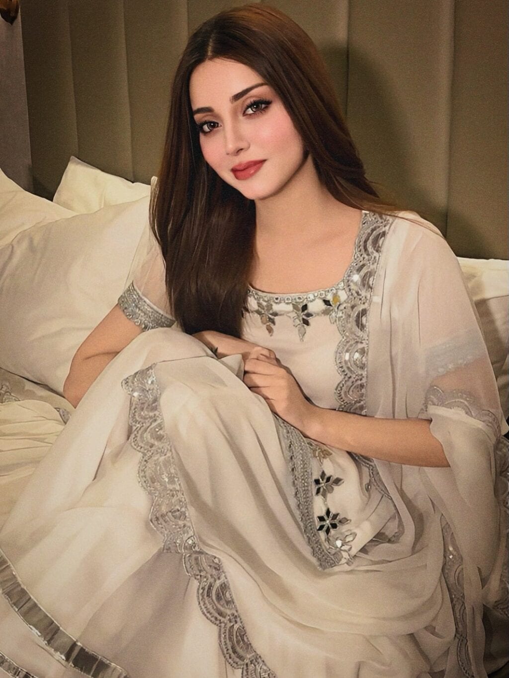 اپنی قدرتی خوبصورتی کے بارے میں علیزے شاہ کے ریمارکس اپنی قدرتی خوبصورتی کے بارے میں علیزے شاہ کے ریمارکس