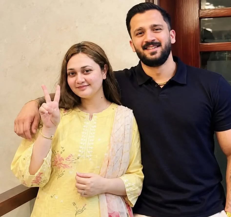 سالار سکندر کے ساتھ موازنہ کرنے پر ایمان رجب کو ٹرول کیا گیا۔ سالار سکندر کے ساتھ موازنہ کرنے پر ایمان رجب کو ٹرول کیا گیا۔