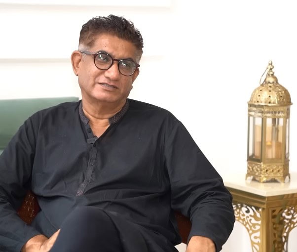 خاور ریاض بتاتے ہیں کہ جدید خواتین تنہا کیوں ہوتی ہیں۔ خاور ریاض بتاتے ہیں کہ جدید خواتین تنہا کیوں ہوتی ہیں۔