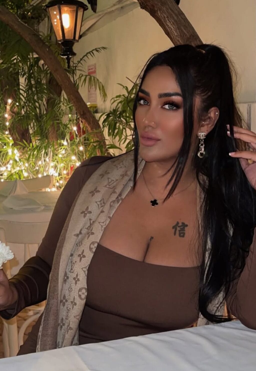 متیرا بولڈ ٹک ٹاک ریلز کے ساتھ ابرو اٹھاتی ہیں۔