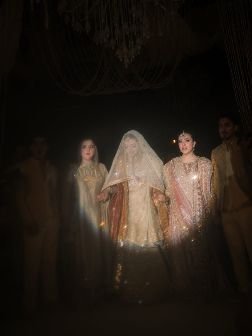 رمشا اقبال کی بہن مومنہ اقبال کے لیے محبت بھرے الفاظ رمشا اقبال کی بہن مومنہ اقبال کے لیے محبت بھرے الفاظ