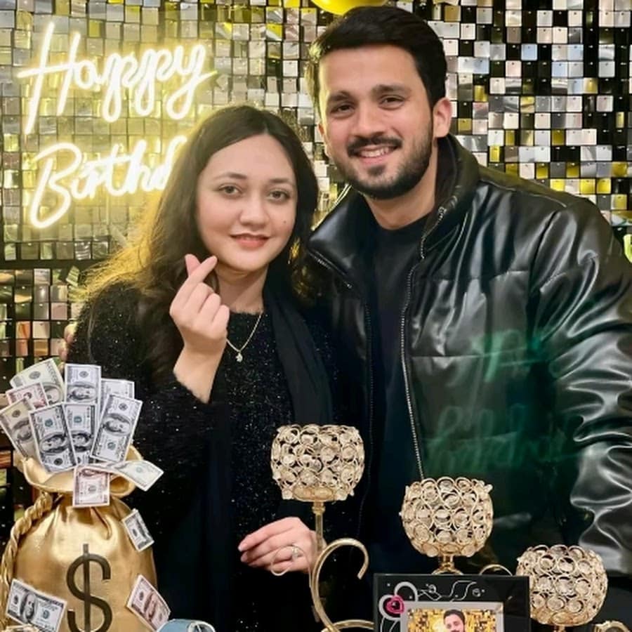 ایمن رجب بٹ طلاق کے تنازعہ پر جذباتی ہو گئیں۔